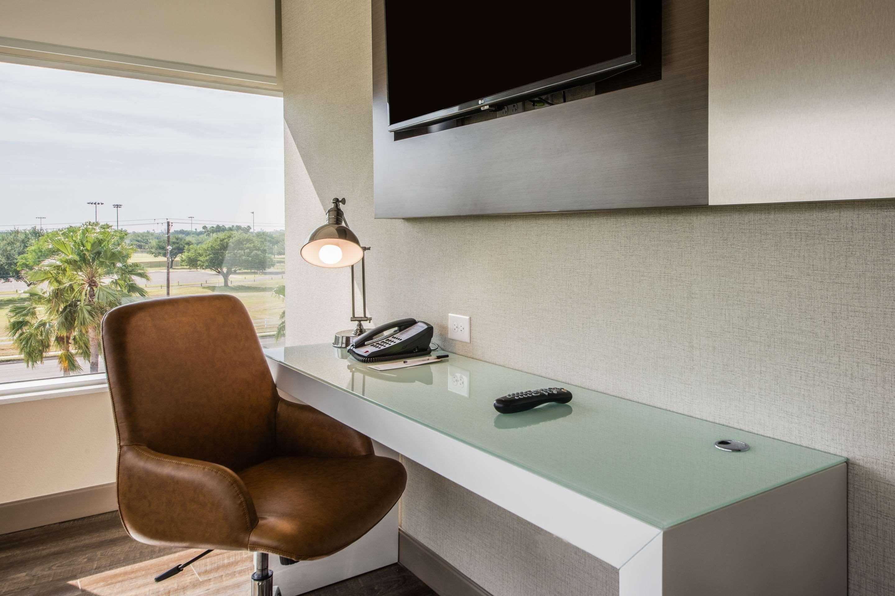 Cambria Hotel Mcallen Convention Center Bagian luar foto
