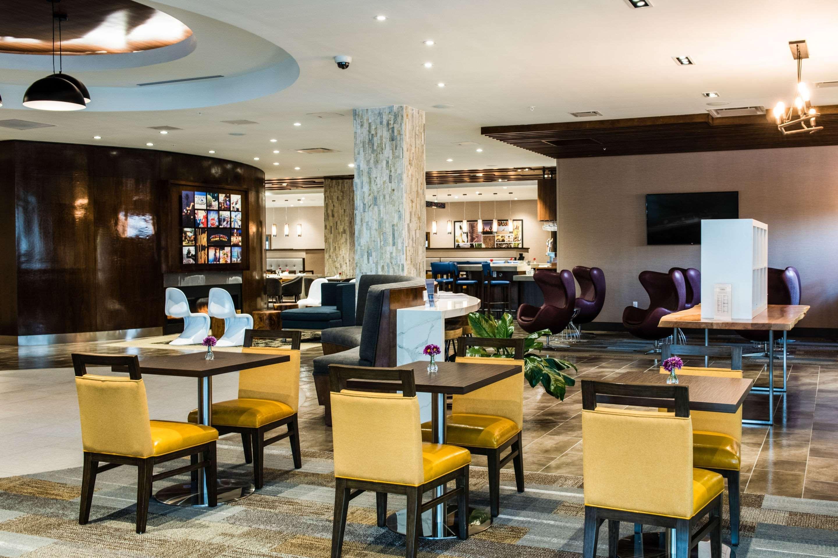 Cambria Hotel Mcallen Convention Center Bagian luar foto