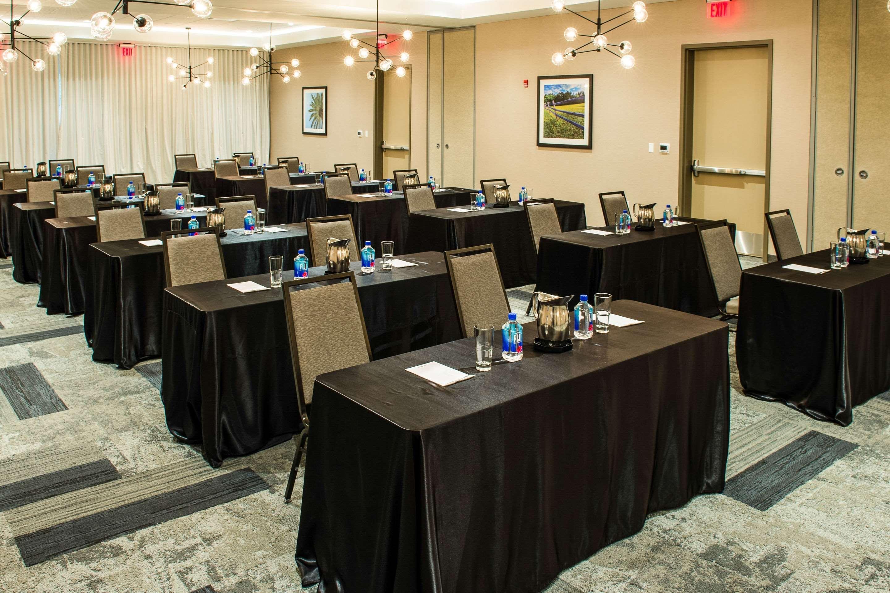 Cambria Hotel Mcallen Convention Center Bagian luar foto